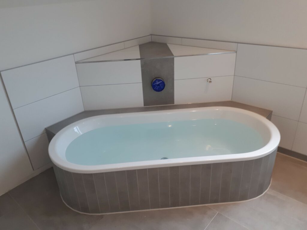 Badewanne Rundgefliest