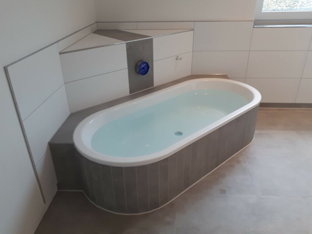 Badewanne Rundgefliest